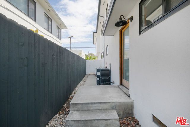 2600 Stoner Avenue, Los Angeles, CA 90064