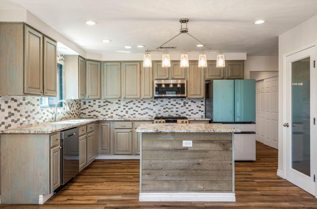 4747 Limestone Drive NE, Rio Rancho, NM 87124