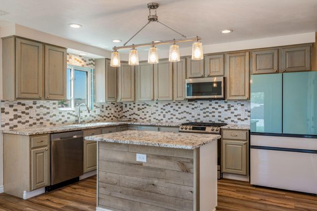 4747 Limestone Drive NE, Rio Rancho, NM 87124