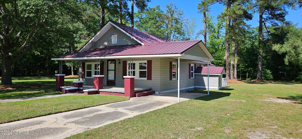 163 E Third Street, Garland, NC 28441