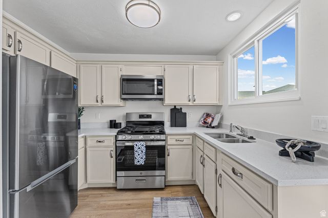 3718 S BRONCO CIR, Magna, UT 84044