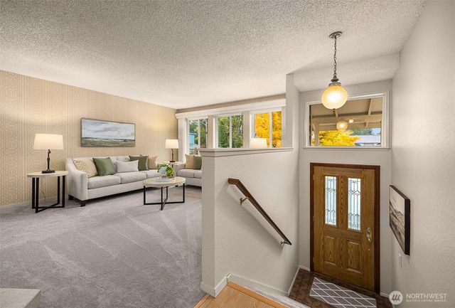 9546 2nd Avenue NW, Seattle, WA 98117