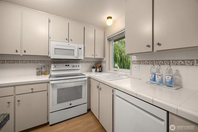 9546 2nd Avenue NW, Seattle, WA 98117