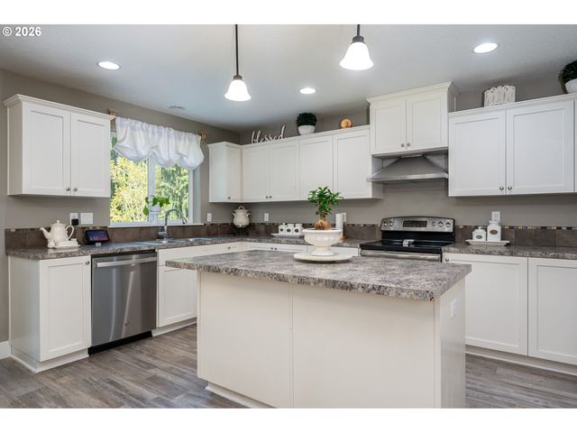 471 VINE Ave, Woodburn, OR 97071