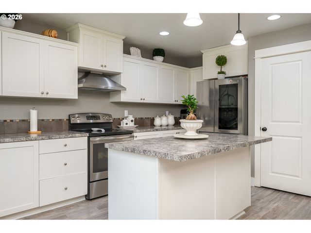 471 VINE Ave, Woodburn, OR 97071