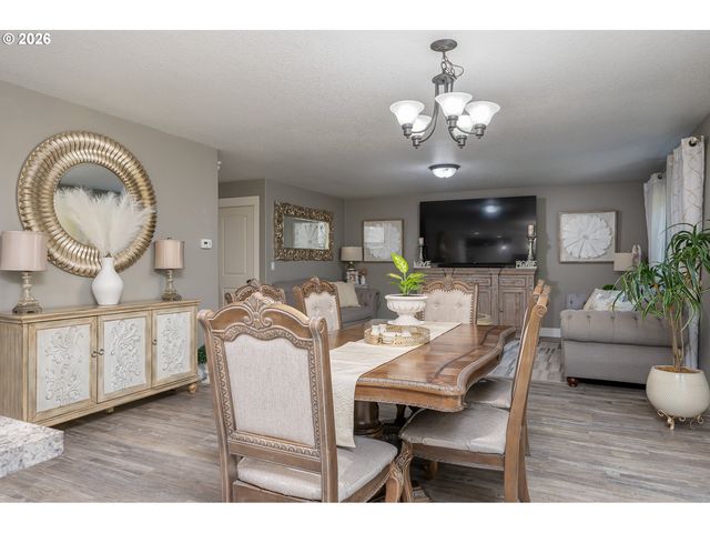 471 VINE Ave, Woodburn, OR 97071