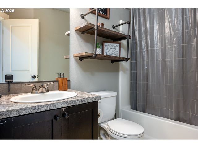 471 VINE Ave, Woodburn, OR 97071