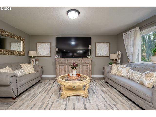 471 VINE Ave, Woodburn, OR 97071