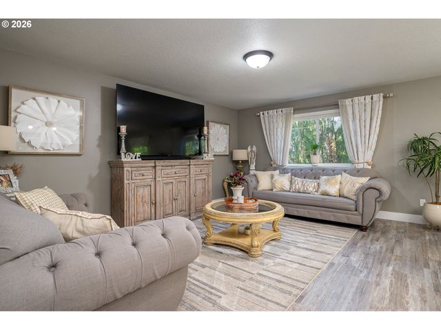 471 VINE Ave, Woodburn, OR 97071