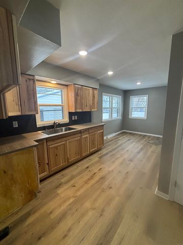 4027 Niles St Street, Waterloo, IA 50703