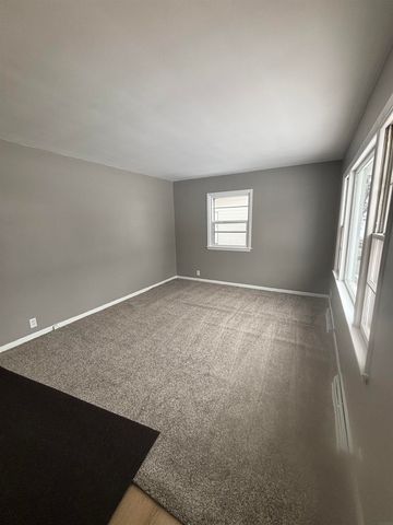 4027 Niles St Street, Waterloo, IA 50703