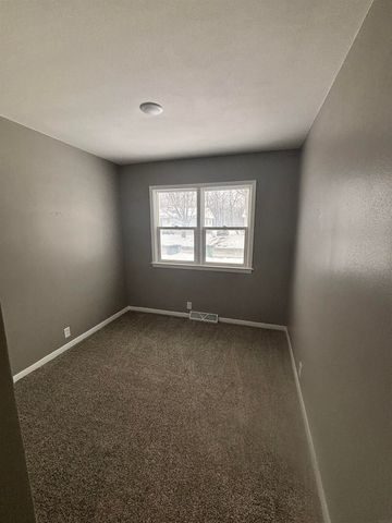 4027 Niles St Street, Waterloo, IA 50703