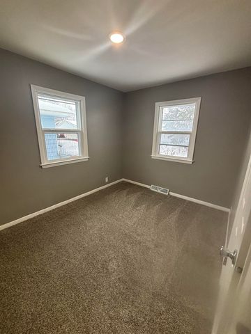 4027 Niles St Street, Waterloo, IA 50703