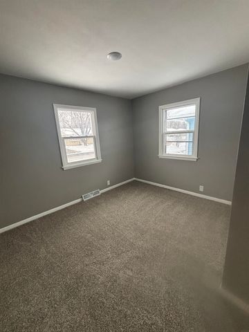 4027 Niles St Street, Waterloo, IA 50703