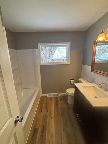 4027 Niles St Street, Waterloo, IA 50703