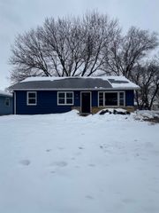 4027 Niles St Street, Waterloo, IA 50703