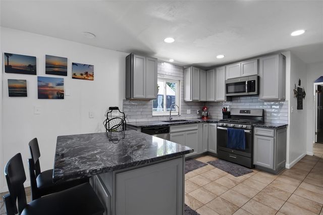 317 NW 7TH STREET, Williston, FL 32696