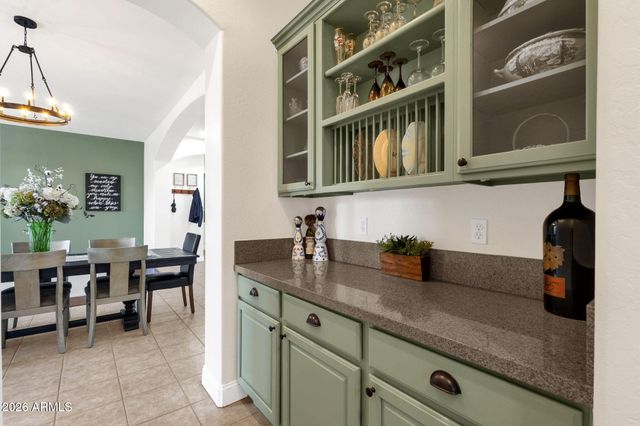 2927 E WASHINGTON Avenue, Gilbert, AZ 85234