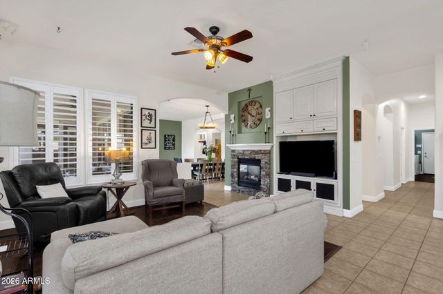 2927 E WASHINGTON Avenue, Gilbert, AZ 85234