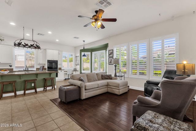 2927 E WASHINGTON Avenue, Gilbert, AZ 85234