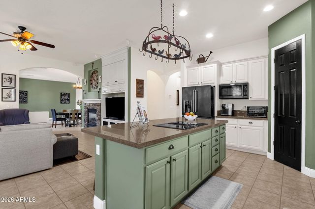 2927 E WASHINGTON Avenue, Gilbert, AZ 85234