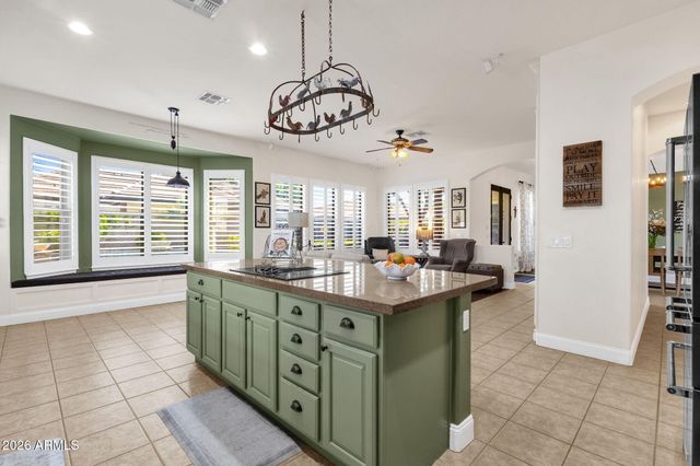 2927 E WASHINGTON Avenue, Gilbert, AZ 85234