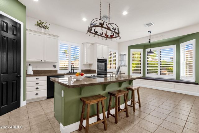 2927 E WASHINGTON Avenue, Gilbert, AZ 85234