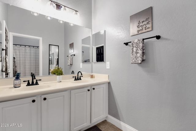 2927 E WASHINGTON Avenue, Gilbert, AZ 85234