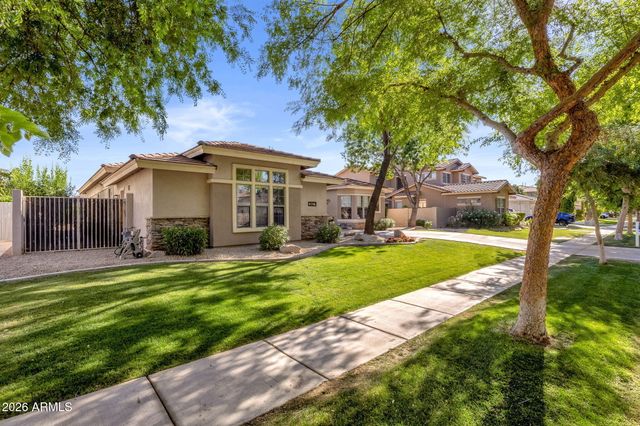 2927 E WASHINGTON Avenue, Gilbert, AZ 85234