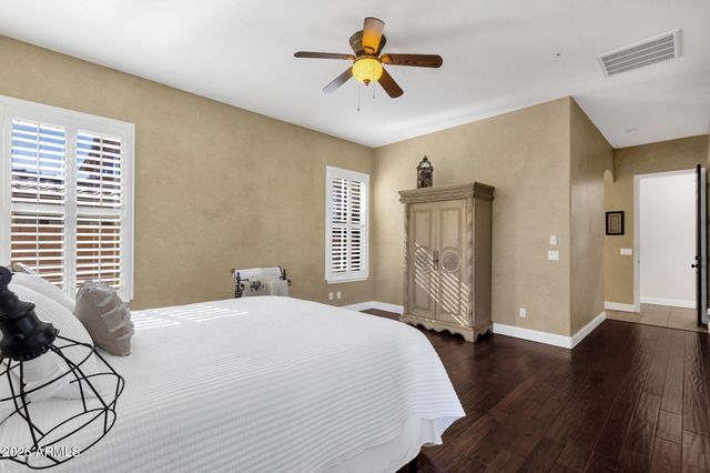 2927 E WASHINGTON Avenue, Gilbert, AZ 85234