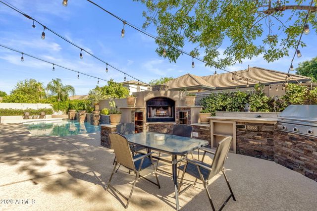 2927 E WASHINGTON Avenue, Gilbert, AZ 85234