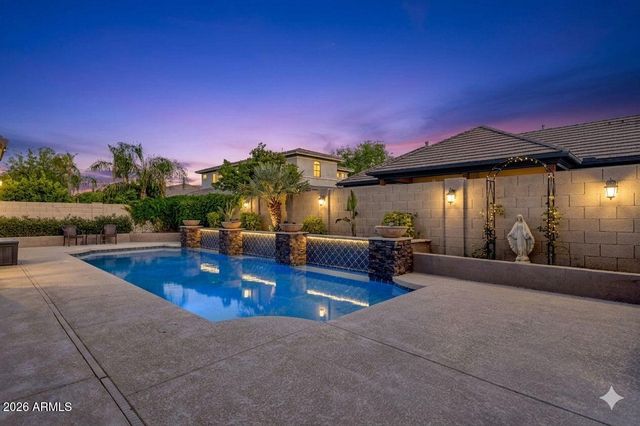 2927 E WASHINGTON Avenue, Gilbert, AZ 85234