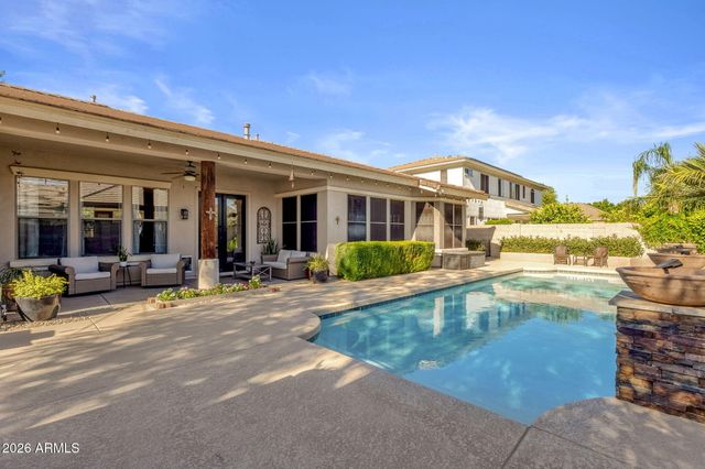 2927 E WASHINGTON Avenue, Gilbert, AZ 85234