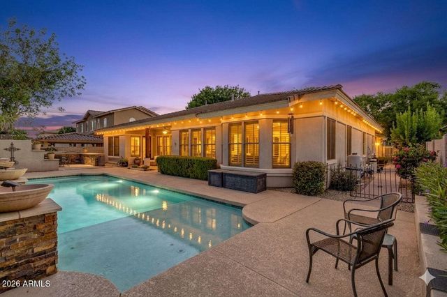 2927 E WASHINGTON Avenue, Gilbert, AZ 85234