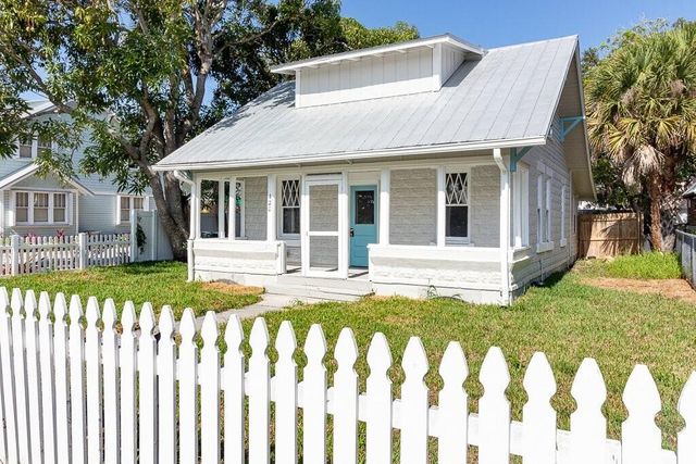 420 SW California Avenue, Stuart, FL 34994