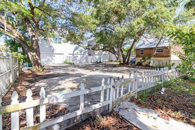 420 SW California Avenue, Stuart, FL 34994