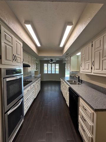 1226 Greenbriar Circle, Desoto, TX 75115