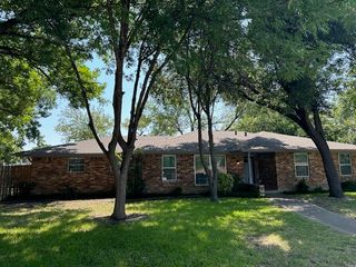 1226 Greenbriar Circle, Desoto, TX 75115