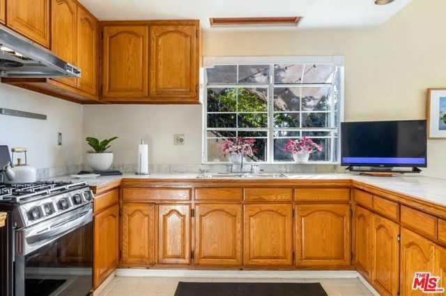 4220 Toland Way, Los Angeles, CA 90065