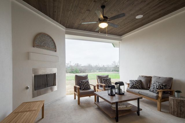 106 Double Eagle Ranch DR, Cedar Creek, TX 78612