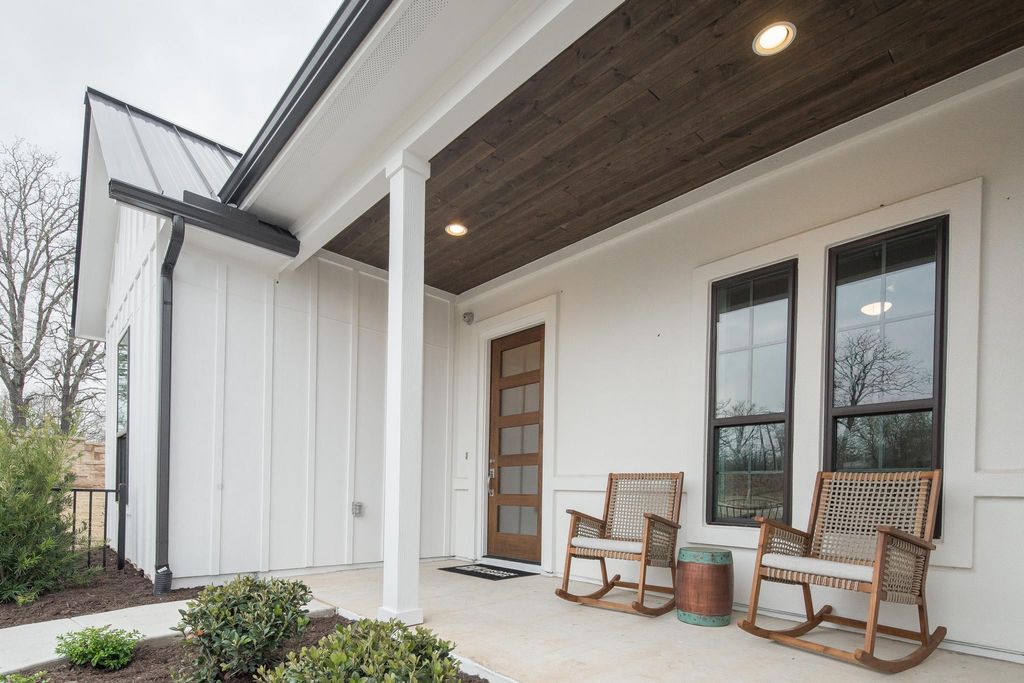 106 Double Eagle Ranch DR, Cedar Creek, TX 78612