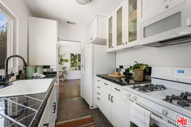 1616 Allesandro Street, Los Angeles, CA 90026