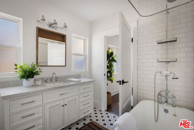 1616 Allesandro Street, Los Angeles, CA 90026