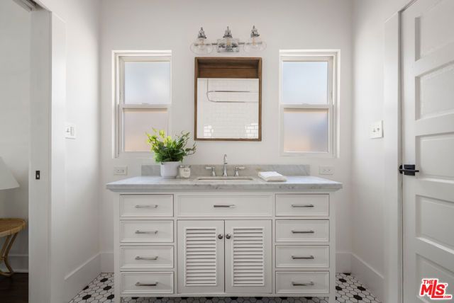 1616 Allesandro Street, Los Angeles, CA 90026
