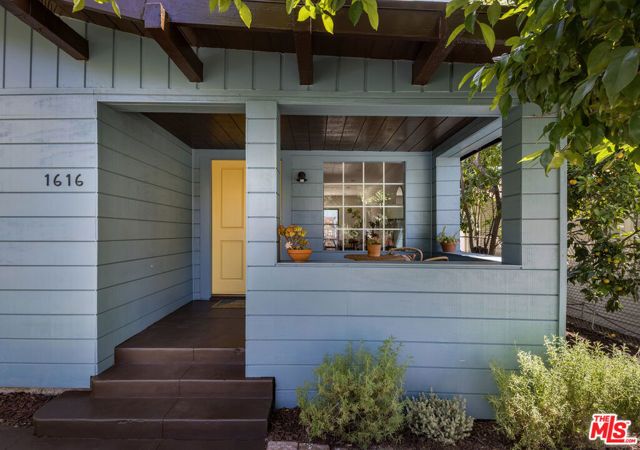 1616 Allesandro Street, Los Angeles, CA 90026