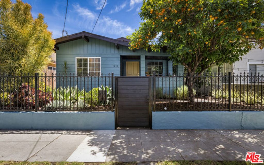 1616 Allesandro Street, Los Angeles, CA 90026