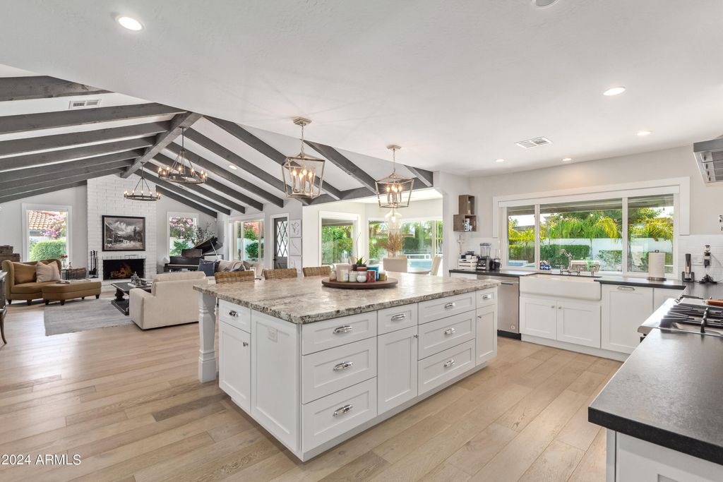 Image 16 of property listing at 11848 N 53RD Street, Scottsdale, AZ 85254