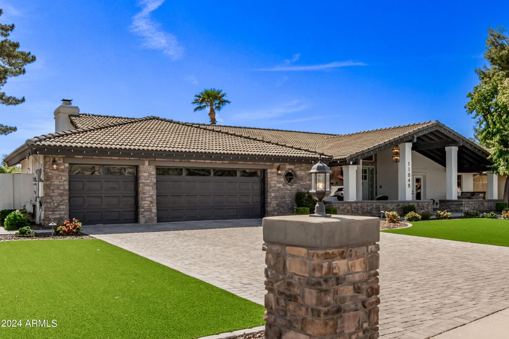 Image 3 of property listing at 11848 N 53RD Street, Scottsdale, AZ 85254