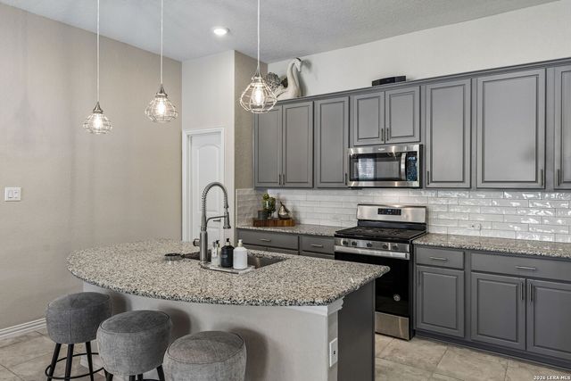 8512 REGUSCI GRV, Boerne, TX 78015