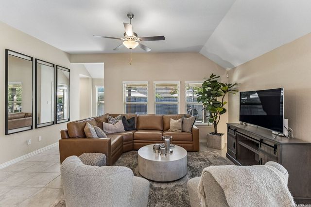 8512 REGUSCI GRV, Boerne, TX 78015